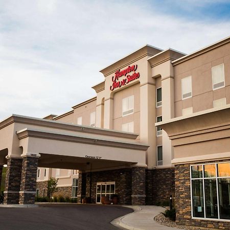 Hampton Inn & Suites Minot Exterior foto