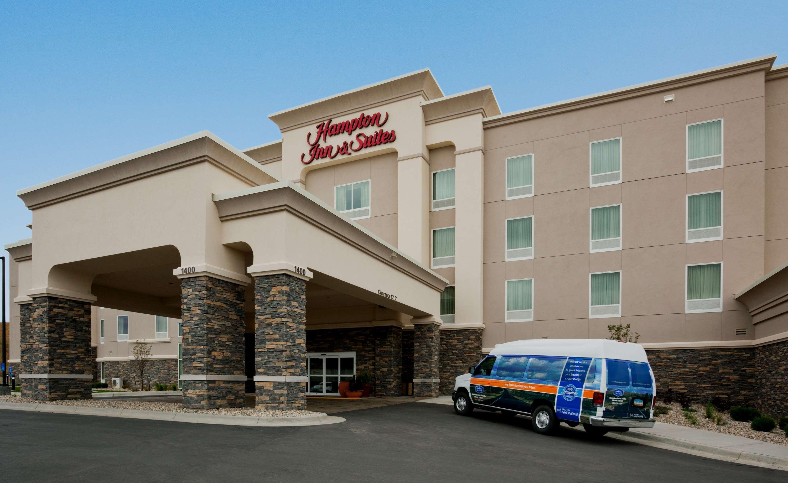 Hampton Inn & Suites Minot Exterior foto